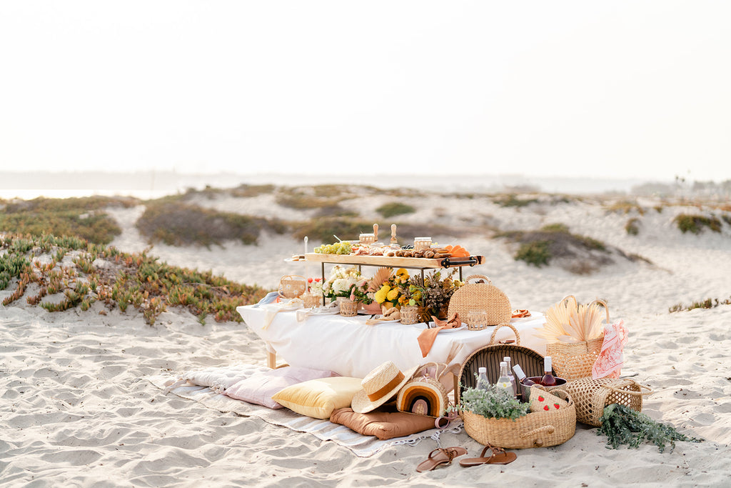 How to Plan a Deluxe Fall Beach Picnic